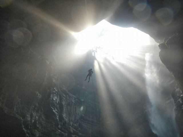  discesa in corda doppia in cantina 